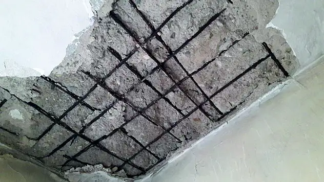 Evinin Tavanı Çöken Vatandaş Belediye'yi Suçlayarak Yardımcı Olmasını İstiyor (VİDEOLU HABER)