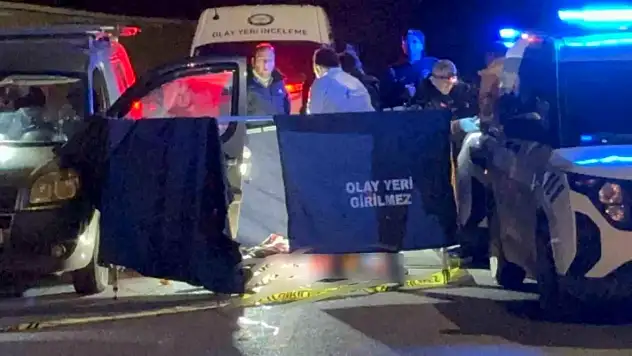 Evli kadın yasak ilişki yaşadığı evli sevgilisini bıçak ve satırla katletti