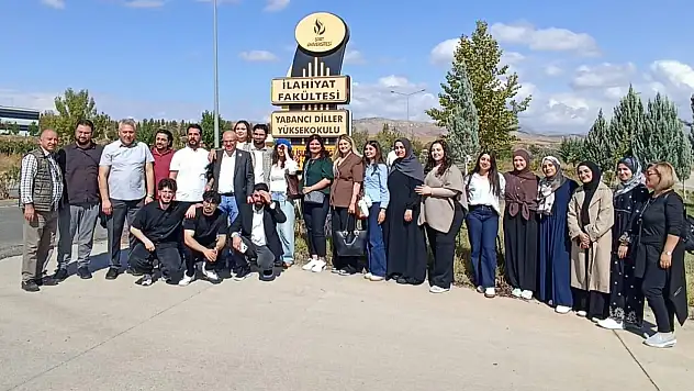 Ezidi ve Müslüman Genç Heyet Siirt Üniversitesi İlahiyat Fakültesini Ziyaret Etti