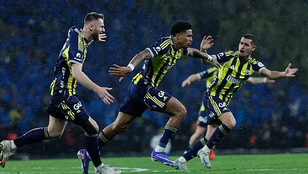 Fenerbahçe'de galibiyetin ardından kötü haber: Bir oyuncu daha sakatlandı