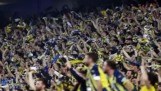 Fenerbahçe'de Tedesco'ya Tepkiler Artıyor: Taraftarlardan İsmail Kartal Çağrısı