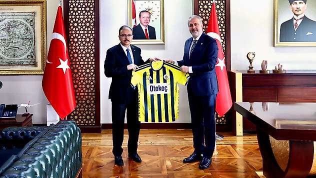 Fenerbahçe Yönetim Kurulu Üyesi Mehmet Aydın, Siirt Valisi Kızılkaya'yı Ziyaret Etti