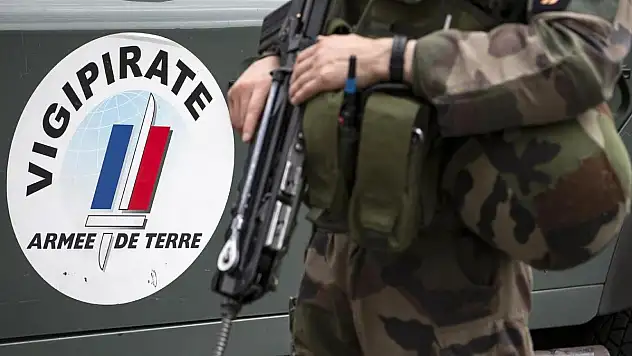 Fransa'da Ordu Sokağa İndi 7 Bin Asker Görevlendirildi!