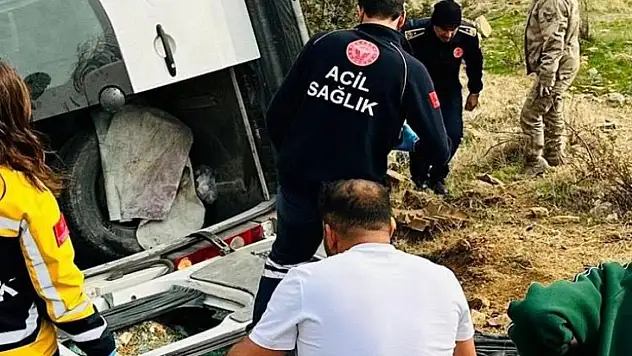 Gaziantep'te tarım işçilerini taşıyan minibüs şarampole uçtu: 1 ölü, 3 ağır yaralı