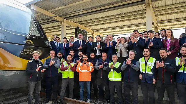 Gaziray'da Kullanılacak İlk Milli Banliyö Tren Seti Raylara Çıktı