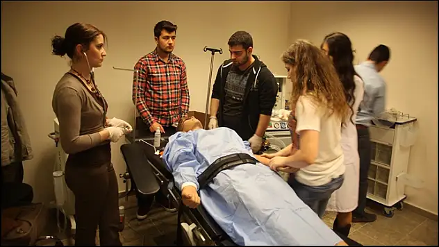 Geleceğin sağlık profesyonelleri yetişiyor!