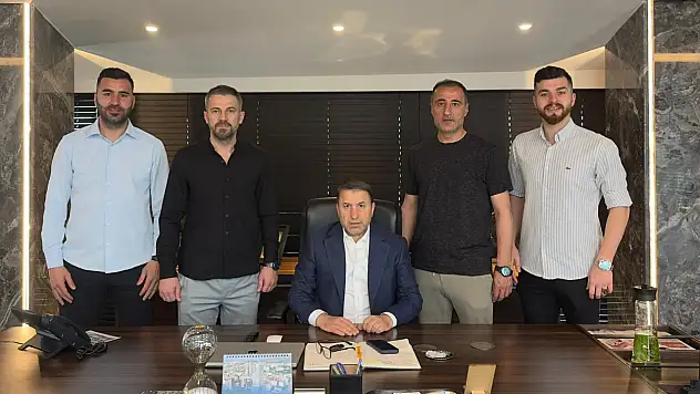 Gelecek Siirt Spor'dan STSO Başkanı Güven Kuzu'ya Ziyaret: Yeni Sezon Hedefleri Masaya Yatırıldı