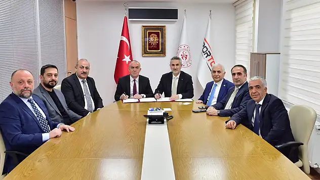 Gökçebağ'a Spor Salonu ve Halı Saha: Protokol İmzalandı
