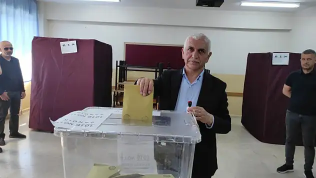 Gül, Oyunu Kullandı