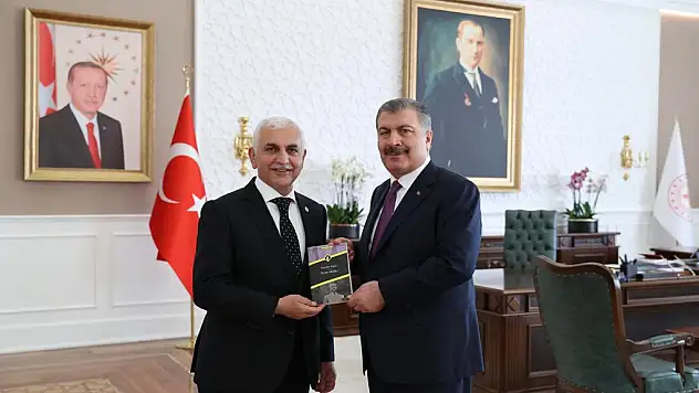 Gül'den Sağlık Bakanı Koca'ya Ziyaret