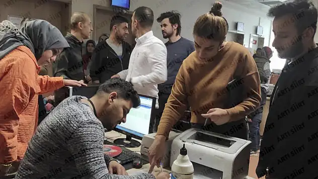 HASTA YAKINI İLE SAĞLIK PERSONELİ BİRBİRİNE GİRİNCE BEYAZ KOD VERİLDİ