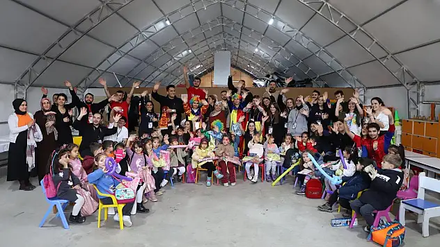 Hataylı Çocuklar Üniversiteli Gençler ile Eğlendi