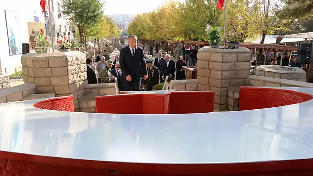 HELİKOPTER KAZAZINDA ŞEHİT OLAN 17 MEHMETÇİK, DÜZENLENEN TÖRENLE ANILDI