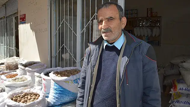 HELVACILAR ÇARŞISI ESNAFI RAMAZAN AYINDA BEREKETLİ SATIŞLAR YAPIYOR