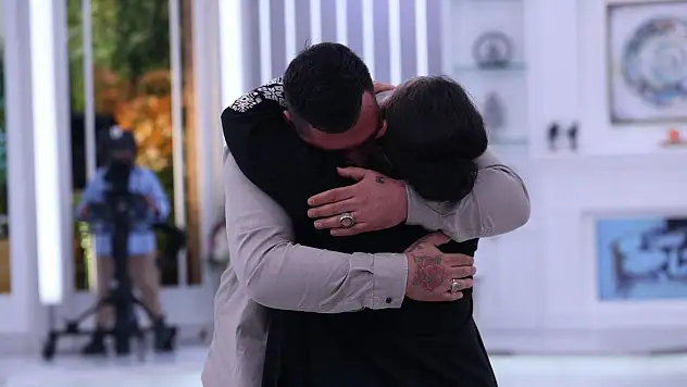 Hiç Görmediği Annesine Esra Erol Kavuşturdu