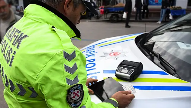 Hız Yapan Sürücüler Yandınız! Sadece Ehliyetiniz Alınmayacak, Aracınız da Trafikten Men Edilecek