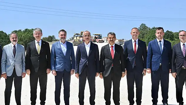 HIZLI TREN PROJESİ GELECEK YIL TAMAMLANIYOR