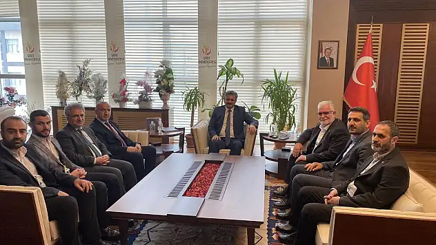 HÜDA PAR Adayı Özcan ve İl Yönetiminden Rektör Şındak'a Ziyaret