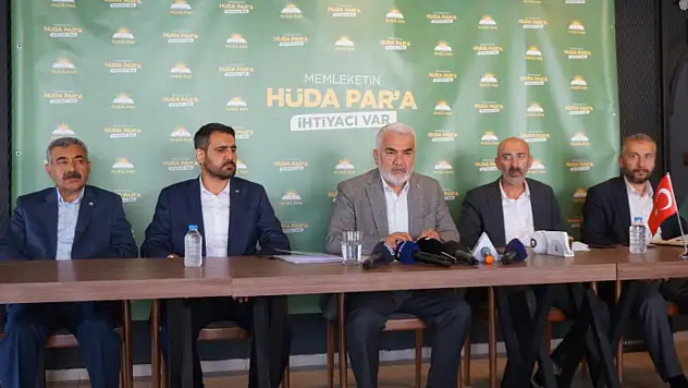 HÜDA PAR GENEL BAŞKANI YAPICIOĞLU SİİRT'TE BASIN MENSUPLARIYLA BİR ARAYA GELDİ