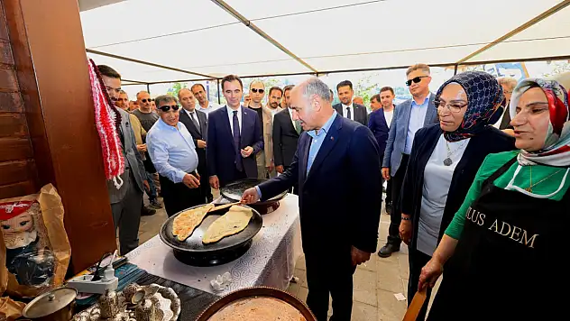 İçişleri Bakan Yardımcısı Aktaş, Siirt Standını Ziyaret Etti