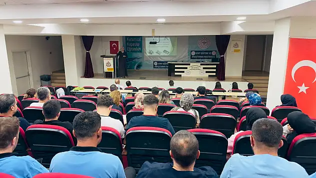Siirt Eğitim ve Araştırma Hastanesi'nde Atık Yönetimi Eğitimi Düzenlendi