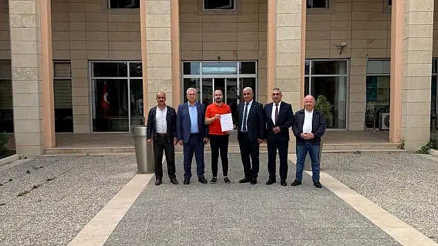 Siirt Esnaf ve Sanatkârlar Odası Birliği Başkanı Hikmet Yılmaz Mazbatasını Alarak Göreve Başladı