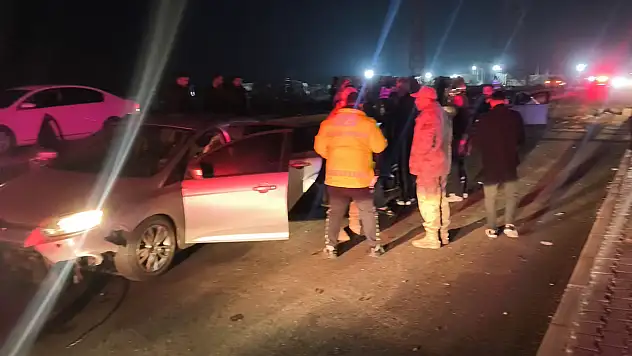 İki Kardeşin Arka Arkaya Yaptığı Kazada 8 Kişi Yaralandı! Siirt Sağlık Ekibi İlk Müdahaleyi Yaptı