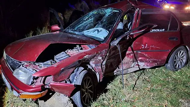 İki otomobil çarpıştı: 1 ölü, 2 yaralı