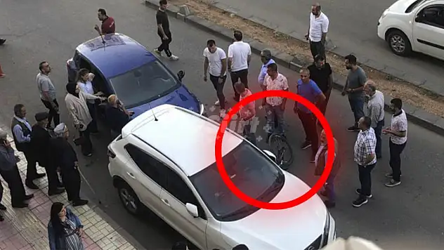 İki Otomobil Çarpıştı