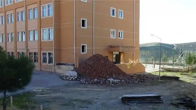 İlçelerimizdeki Okullar Onarılıyor