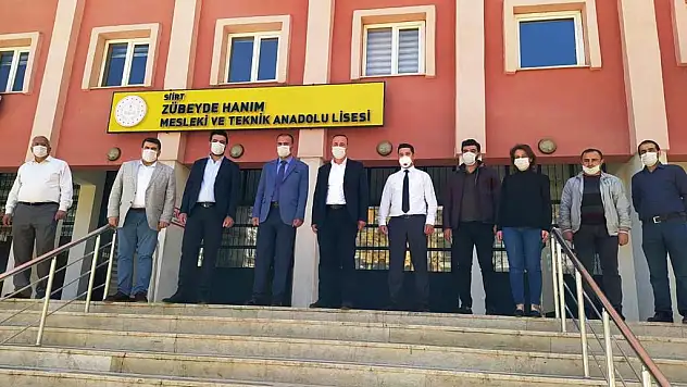 İLİMİZ MİLLETVEKİLİ OSMAN ÖREN, ZÜBEYDE HANIM LİSESİNDE İNCELEMELERDE BULUNURKEN, İL MİLLİ EĞİTİM MÜDÜRÜ VE OKUL YÖNETİMİNİ KUTLADI