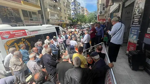 İlk Hac Kafilesi Medine'ye Dualarla Uğurlandı