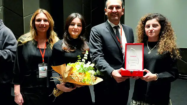 İnme ve Beyin Hasarına Karşı Zaferlerini Bir Araya Gelerek Kutladılar