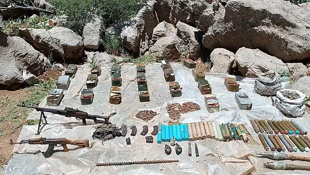 Irak'ın Kuzeyinde Çok Sayıda Silah Ve Mühimmat Ele Geçirildi