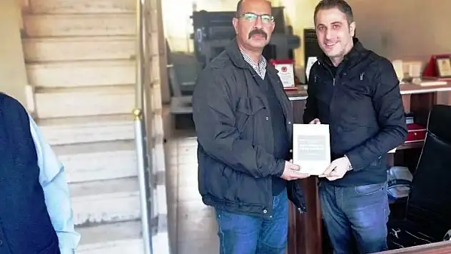 İSMAİL CİNGÖZ'DEN 'ARAP BAHARI VE HATAY FAKTÖRÜ' ADLI KİTAP