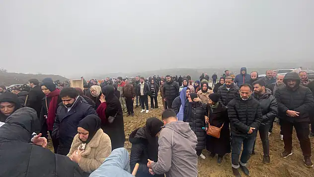 İstanbul'da Katledilen Siirtli Semanur Gözyaşlarıyla Defnedildi: Ailesinden Adalet Çağrısı