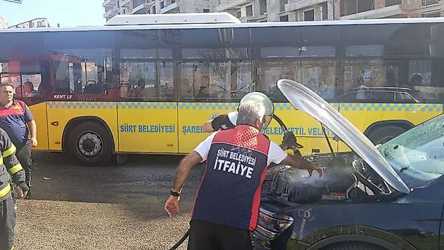 İstanbul'dan Siirt'e Gelen Sürücünün Otomobili Alevlere Teslim Oldu