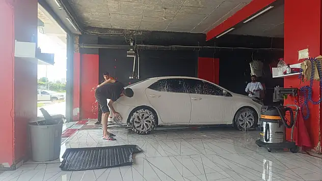 Jet Garage Oto Yıkama Ve Kuaför Siirt'te Açıldı