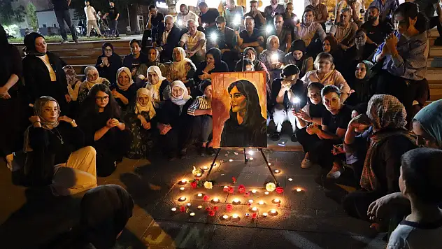 Jîna Mahsa Emînî Siirt'te Anıldı