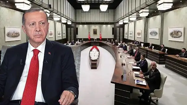 Kabine Revizyonu Sinyali: Üç Bakan Gidiyor mu, Üç İsim Geri mi Dönüyor?