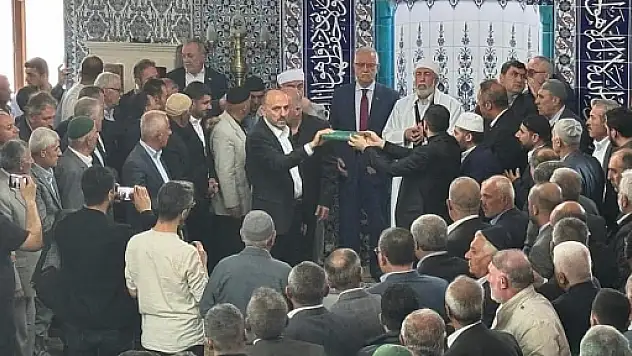 Kanaat Önderi Şeyh Muiniddin Aydın, İstanbul'daki İki Husumetli Aileyi Barıştırdı