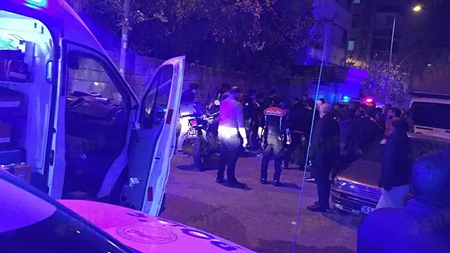 KARNINDAN BIÇAKLANAN GENÇ, AĞIR ŞEKİLDE YARALANDI