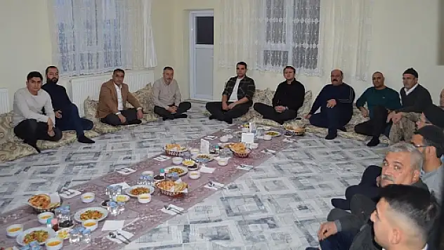 Kaymakam Özcan, Ramazan'ın İlk İftarını Şehit Ailesiyle Açtı