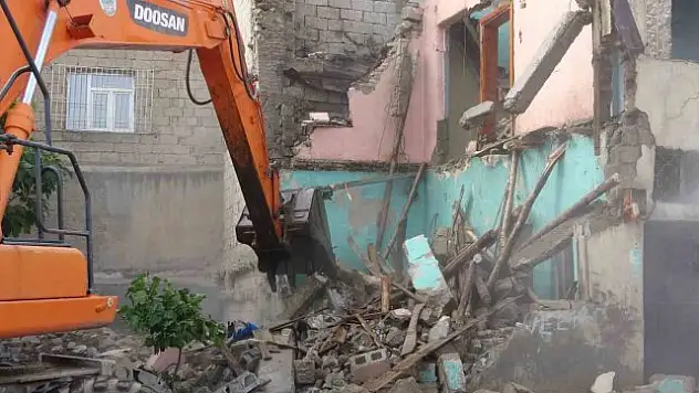 Kentsel Dönüşüm Kapsamında  Karakol Mahallesinde Yıkımlara Başlandı