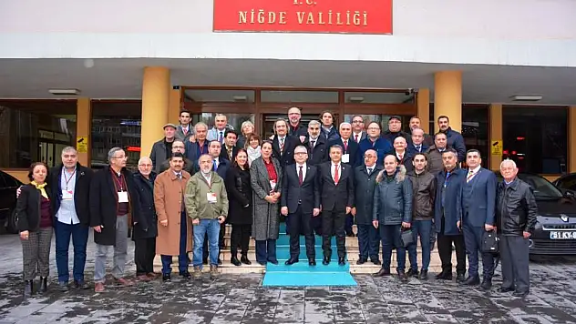 KGK İL TEMSİLCİLERİ TOPLANTISI NİĞDE'DE YAPILDI..BAŞKAN DİM HER ÖNÜNE GELEN HABER SİTESİ AÇIYOR VE GAZETECİYİM DİYE PİYASAYA ÇIKIYOR!