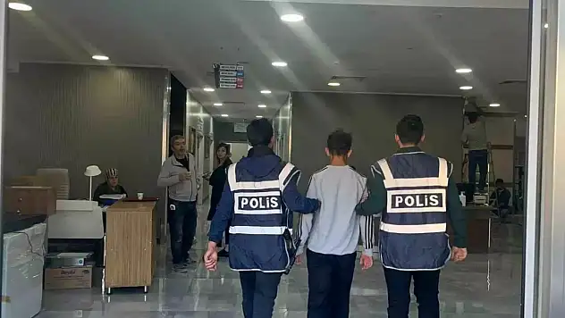 Kız arkadaş kavgası cinayetle son buldu