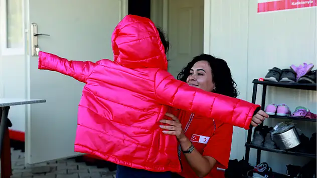 Kızılay'ın İyilik Ordusu Bayramlıklarla Yüzleri Güldürüyor