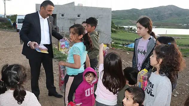 KÖY ÇOCUKLARININ VALİ AMCA SEVİNCİ