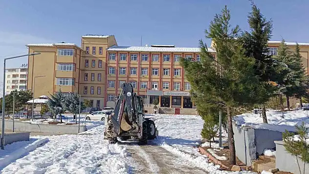 Kozluk'ta taşımalı ve kısal bölgelerde eğitime 1 gün ara verildi