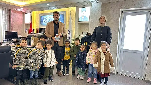 Siirt'te Kur'an Kursu öğrencileri harçlıklarından biriktirdiklerini Gazze'ye bağışladı